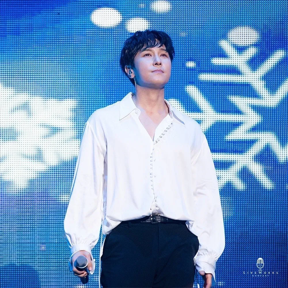 A moment captured by Kim Dongwan (SHINHWA)'s fan