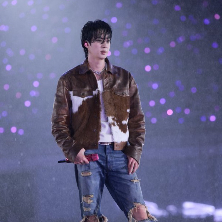 Momen yang diabadikan oleh penggemar Jin (BTS)