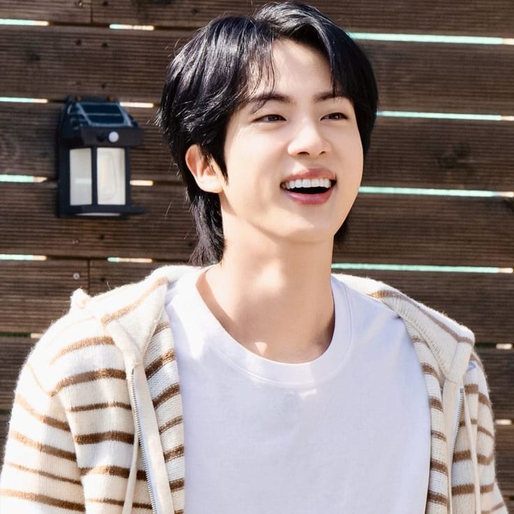 Momen yang diabadikan oleh penggemar Jin (BTS)