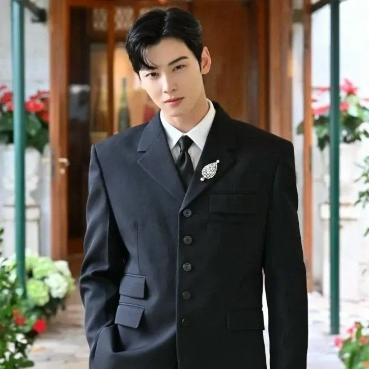 Recent activity shot of Eunwoo (ASTRO)
