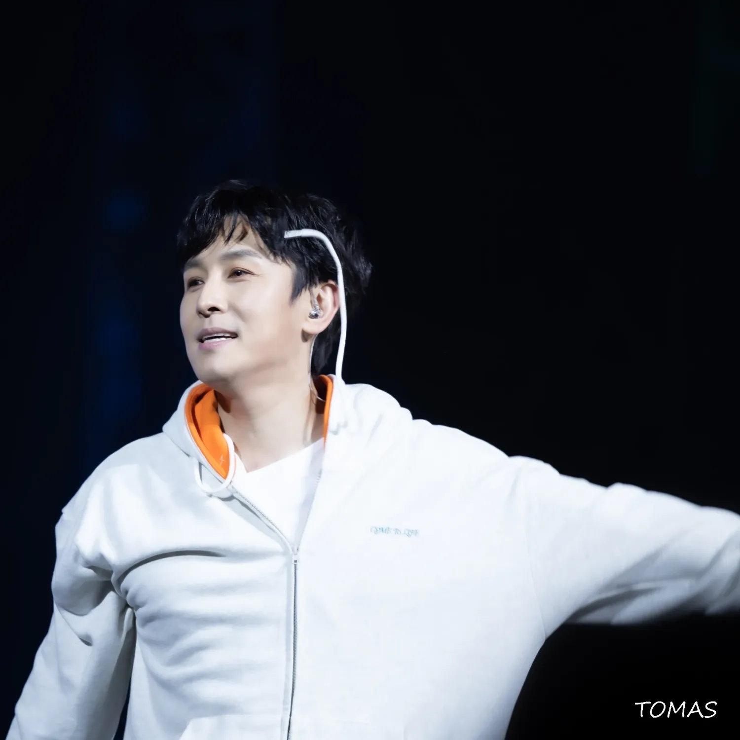 A moment captured by Kim Dongwan (SHINHWA)'s fan