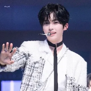 Latest photo of Sung Hanbin (ZEROBASEONE)