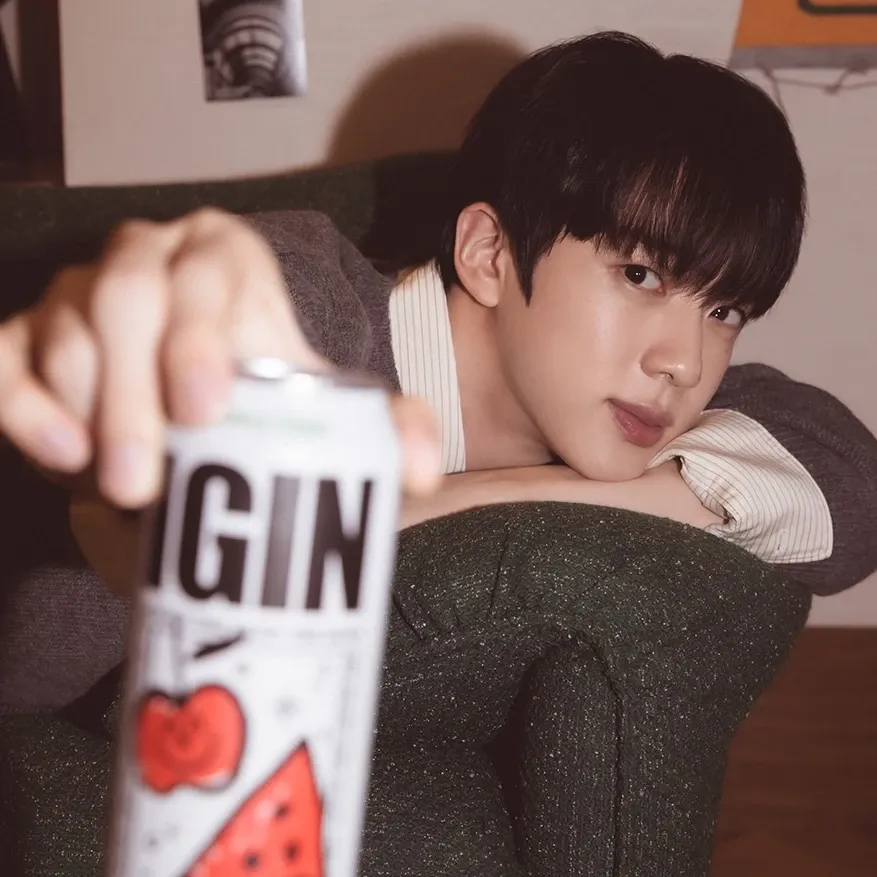 진 (방탄소년단)의 최신 사진
