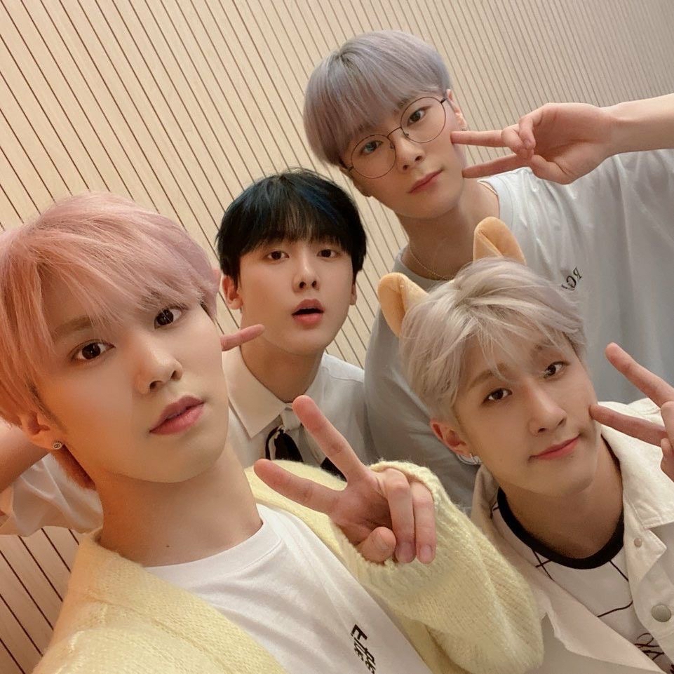 아스트로의 최신 사진