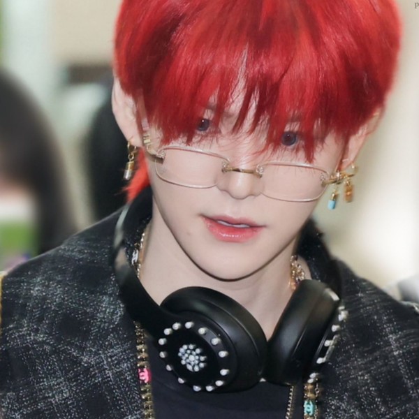 Signature photo of Yoshi (TREASURE) capturing their charm