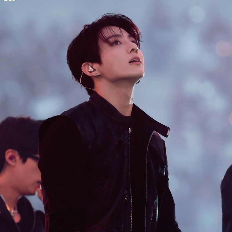 Foto aktivitas terbaru Jungkook (BTS)