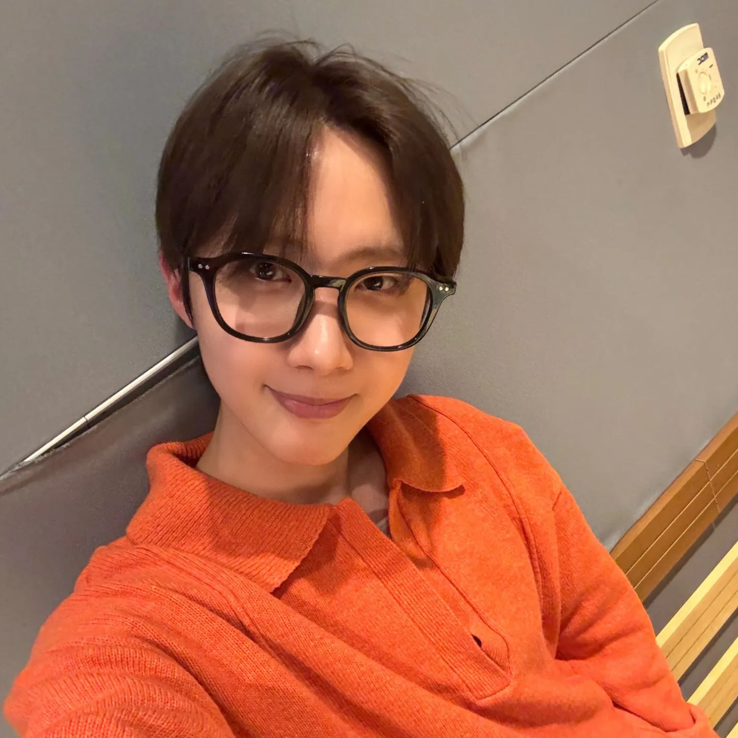A moment captured by Hui (PENTAGON)'s fan
