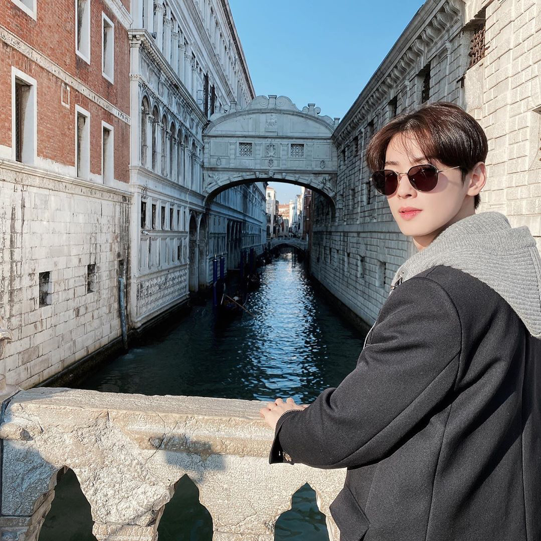 Foto aktivitas terbaru ASTRO