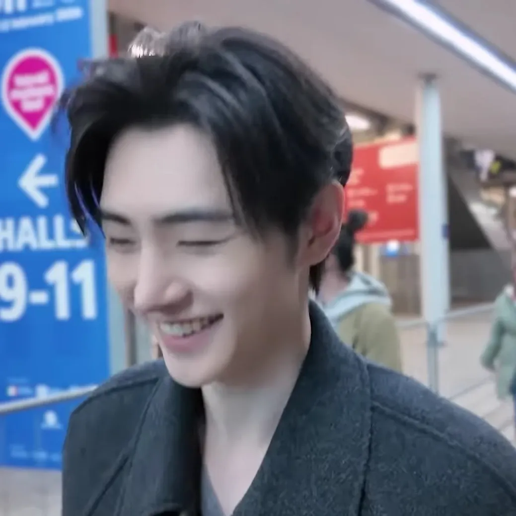 Foto aktivitas terbaru Sunghoon (ENHYPEN)