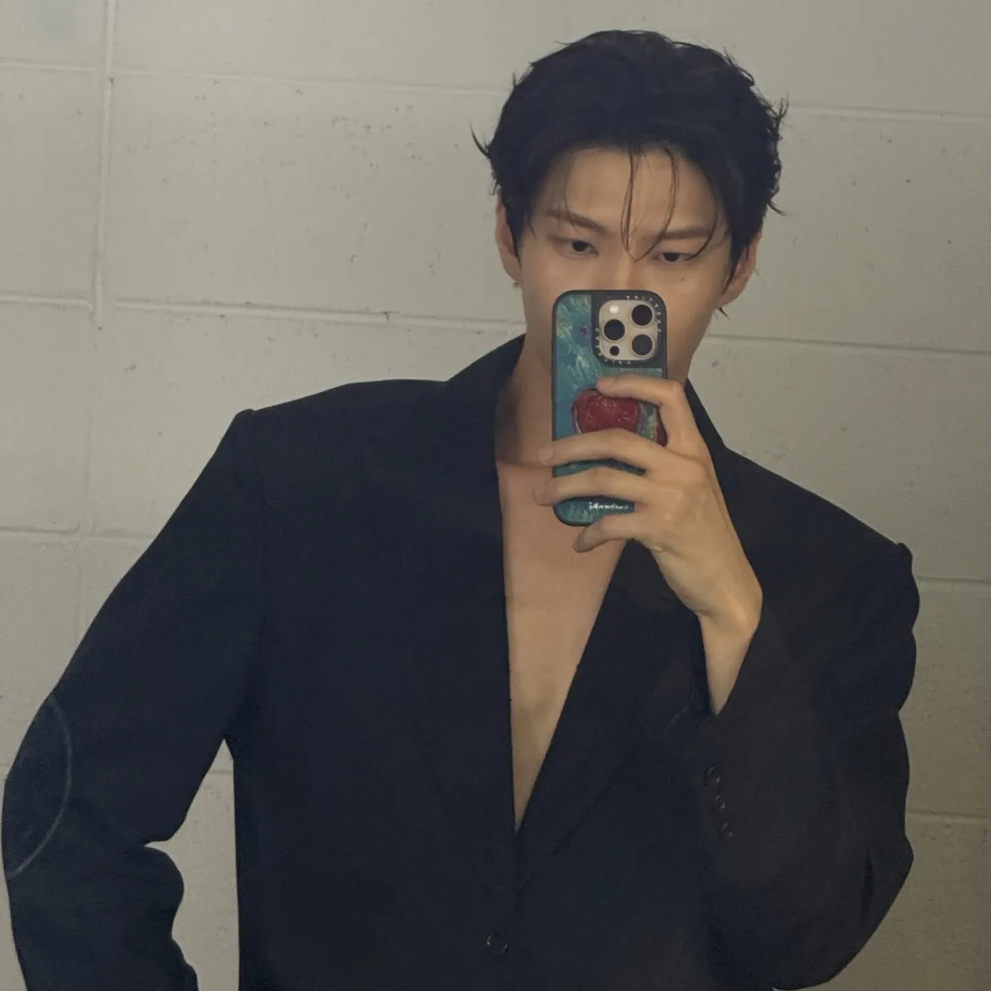 Recent activity shot of LEO (VIXX)