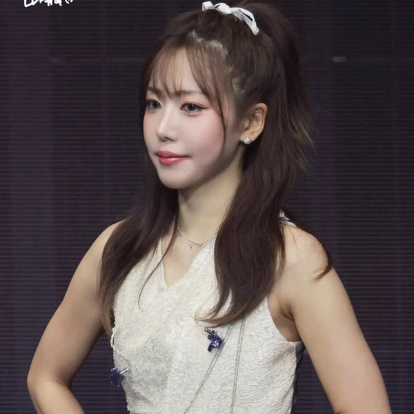 Foto perwakilan Kim Namjoo (Apink) yang bersinar hari ini di Choeaedol