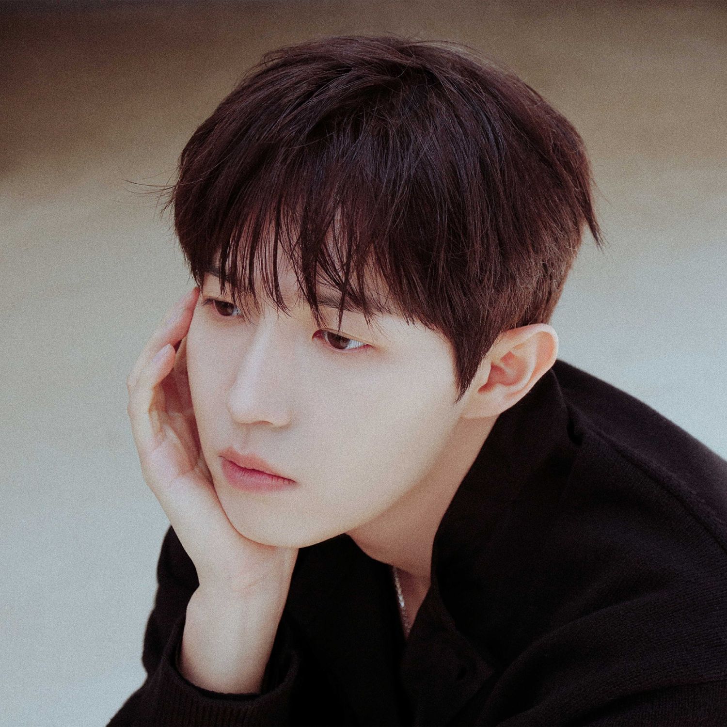 Behind-the-scenes cut of Kim Jaehwan