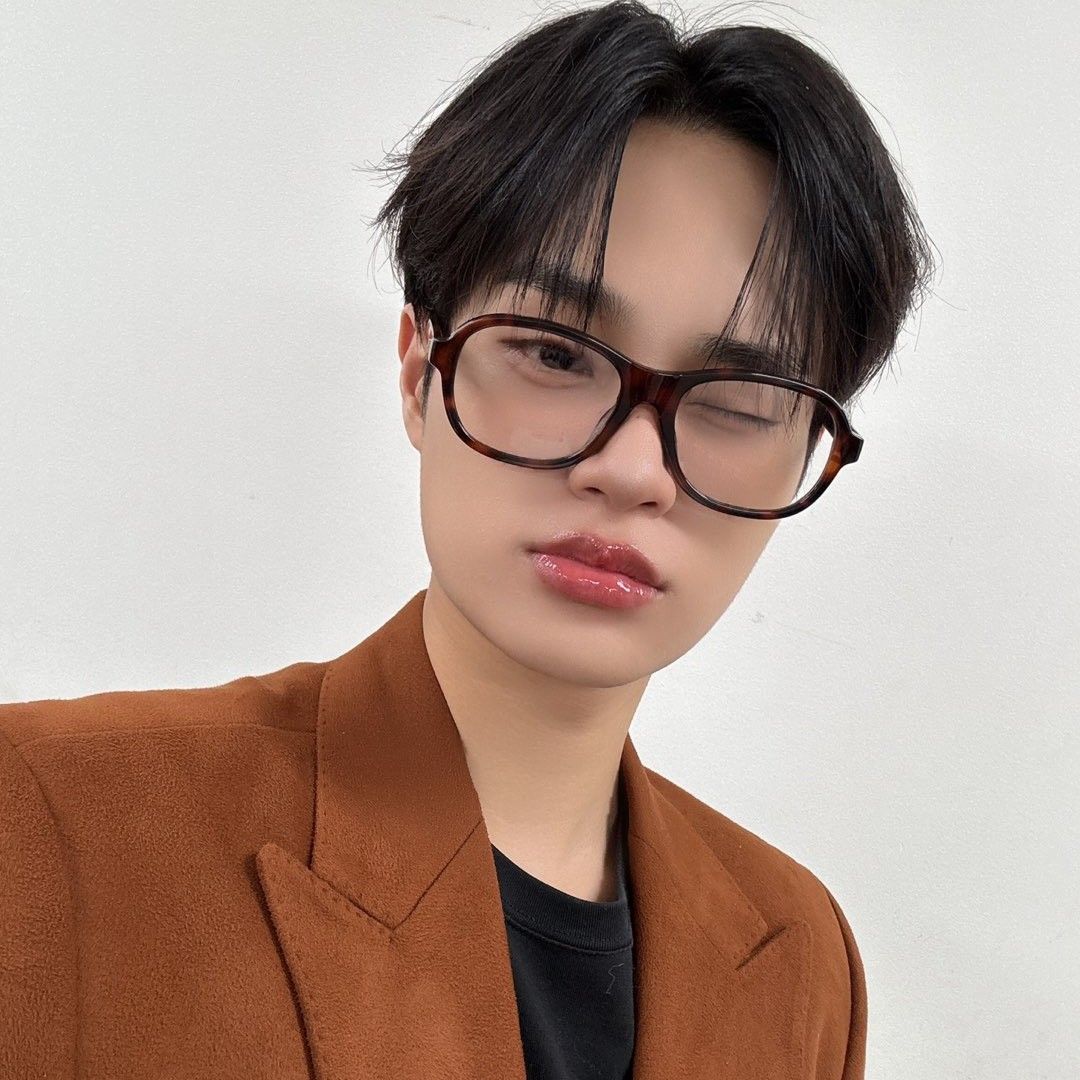 Latest photo of Lee Daehwi (AB6IX)