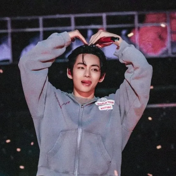 A moment captured by V (BTS)'s fan