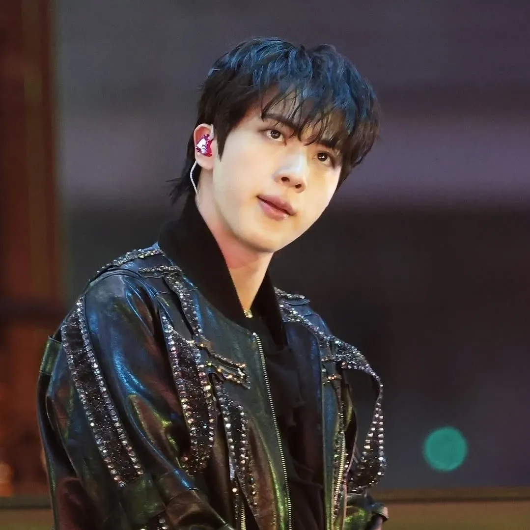Momen yang diabadikan oleh penggemar Jin (BTS)