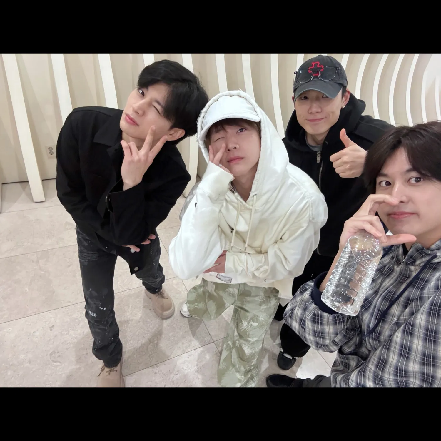 iKON의 비하인드 컷