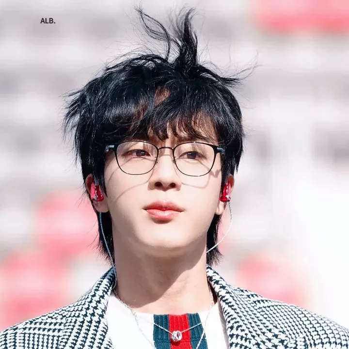Foto aktivitas terbaru Jin (BTS)