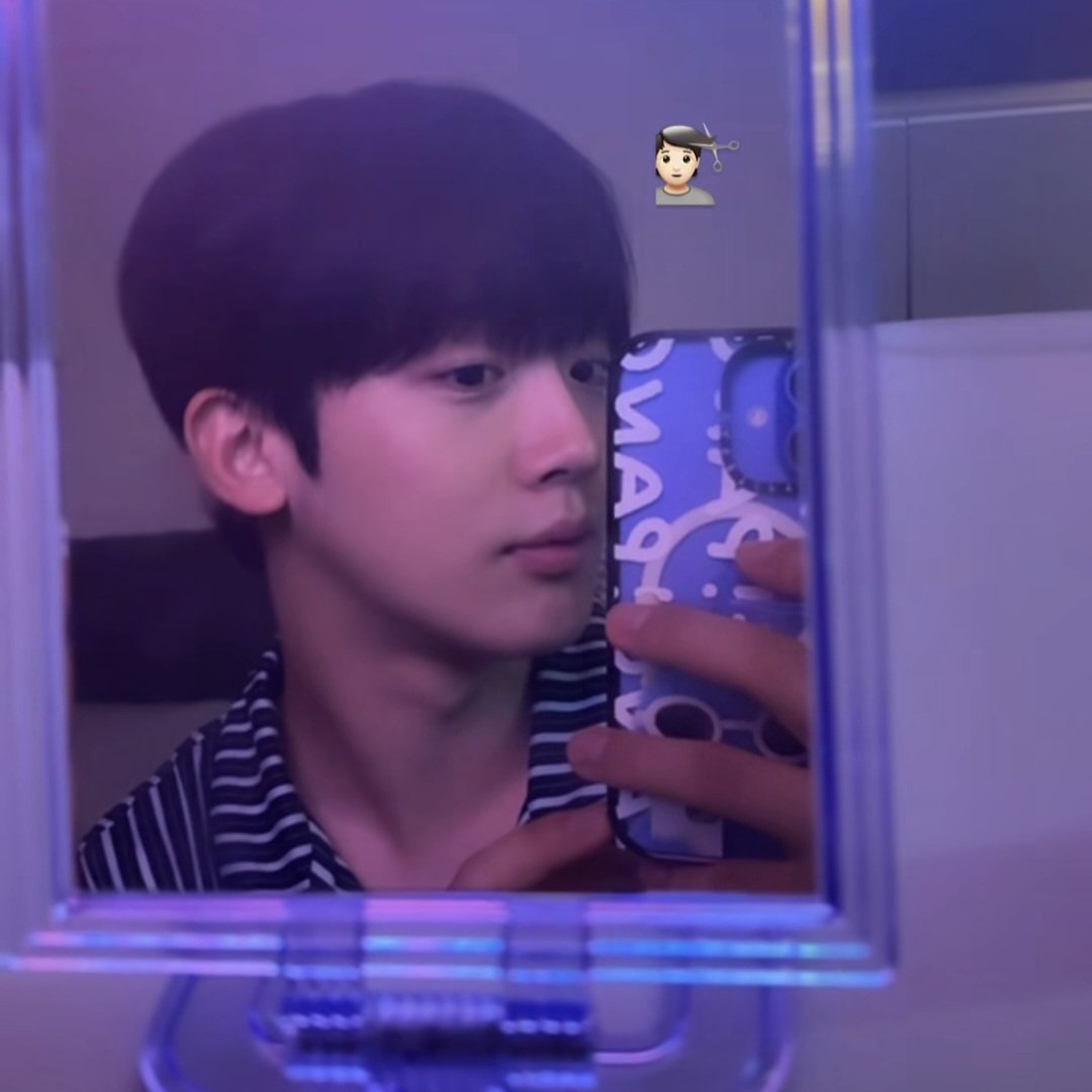 Recent activity shot of Kim Yohan (WEi)