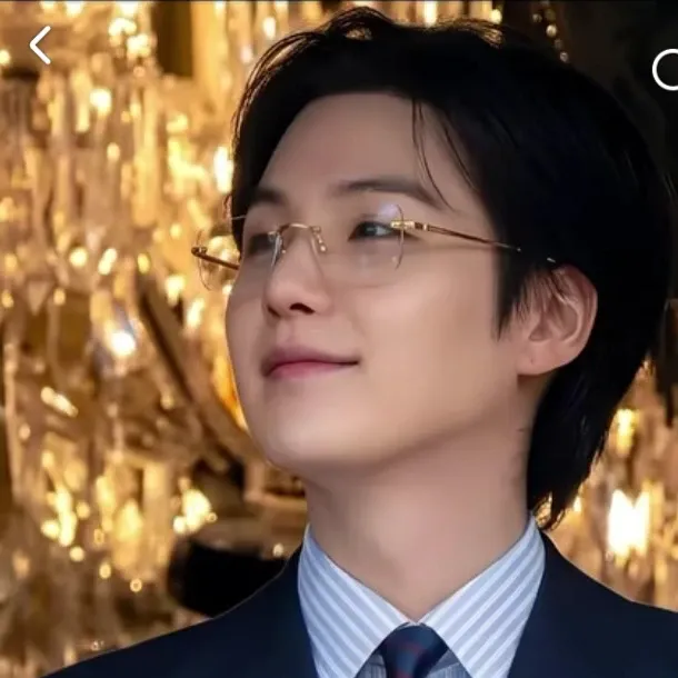 Behind-the-scenes cut of BTS