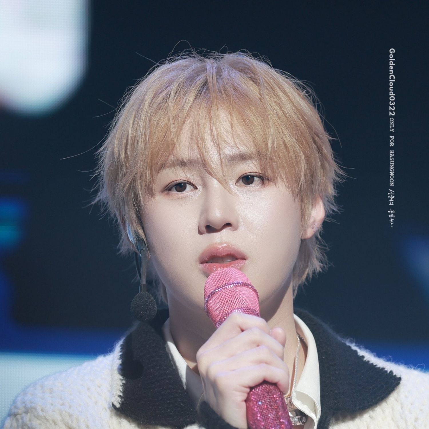 A moment captured by Ha Sungwoon's fan