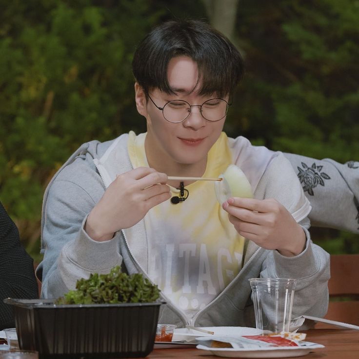 Latest photo of Moonbin (ASTRO)