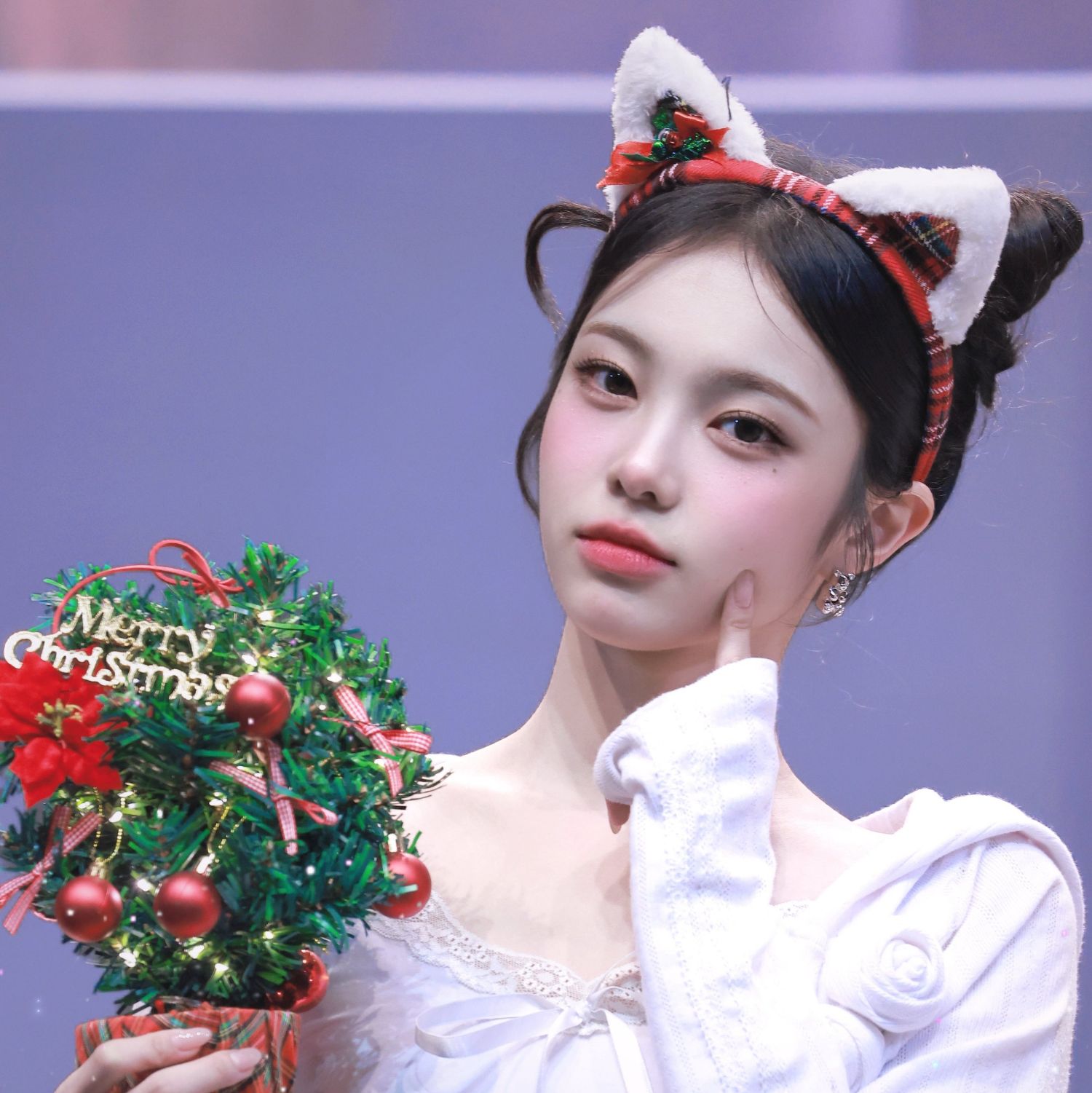 A moment captured by Ian (Hearts2Hearts)'s fan