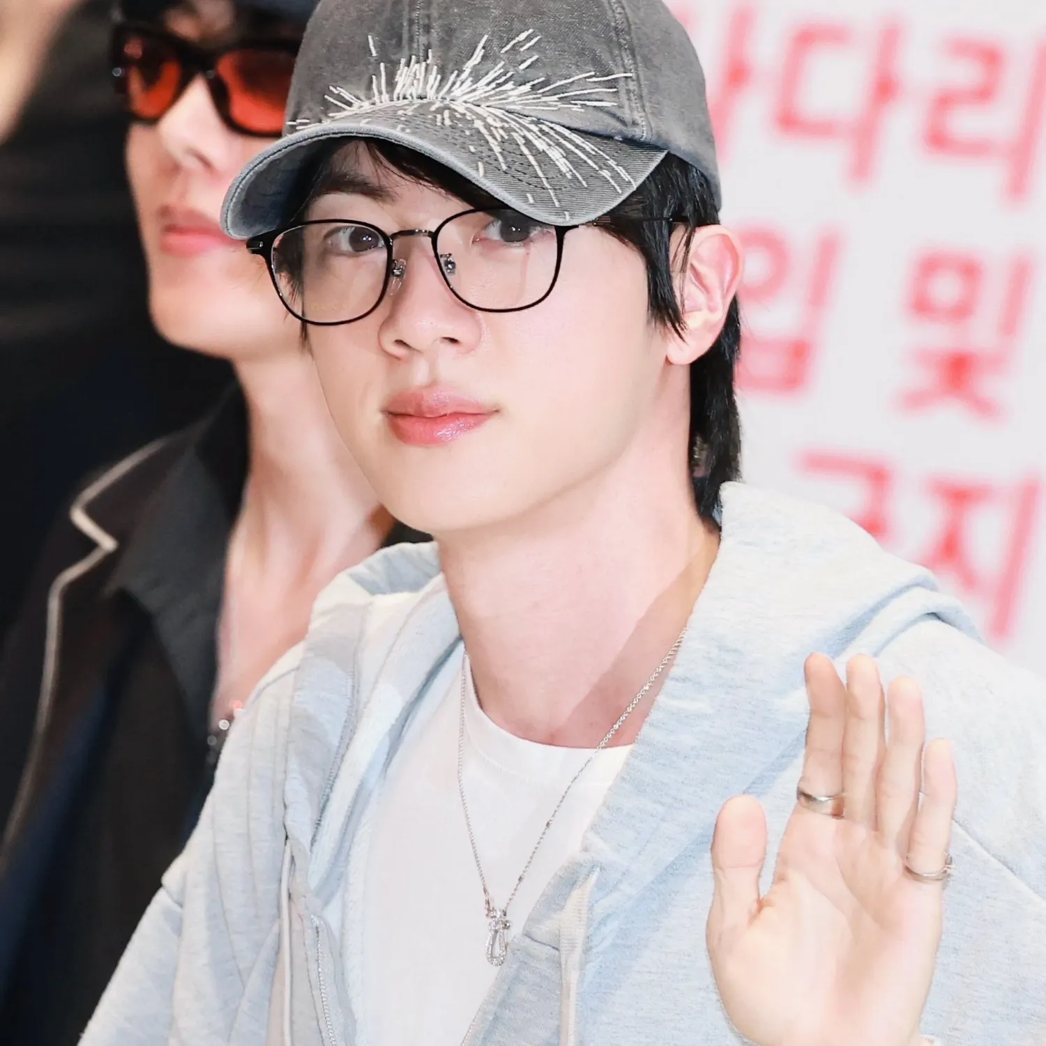 Foto aktivitas terbaru Jin (BTS)