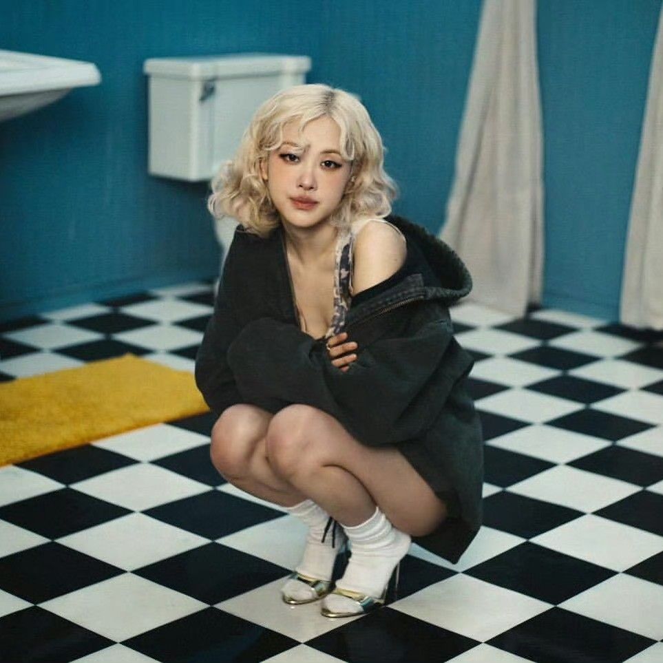 Foto aktivitas terbaru ROSÉ (BLACKPINK)