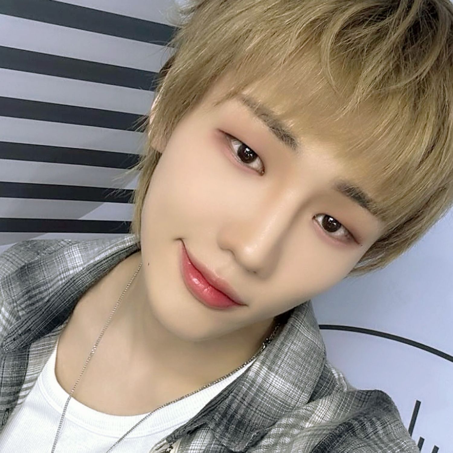 Behind-the-scenes cut of Junhyeok (TNX)