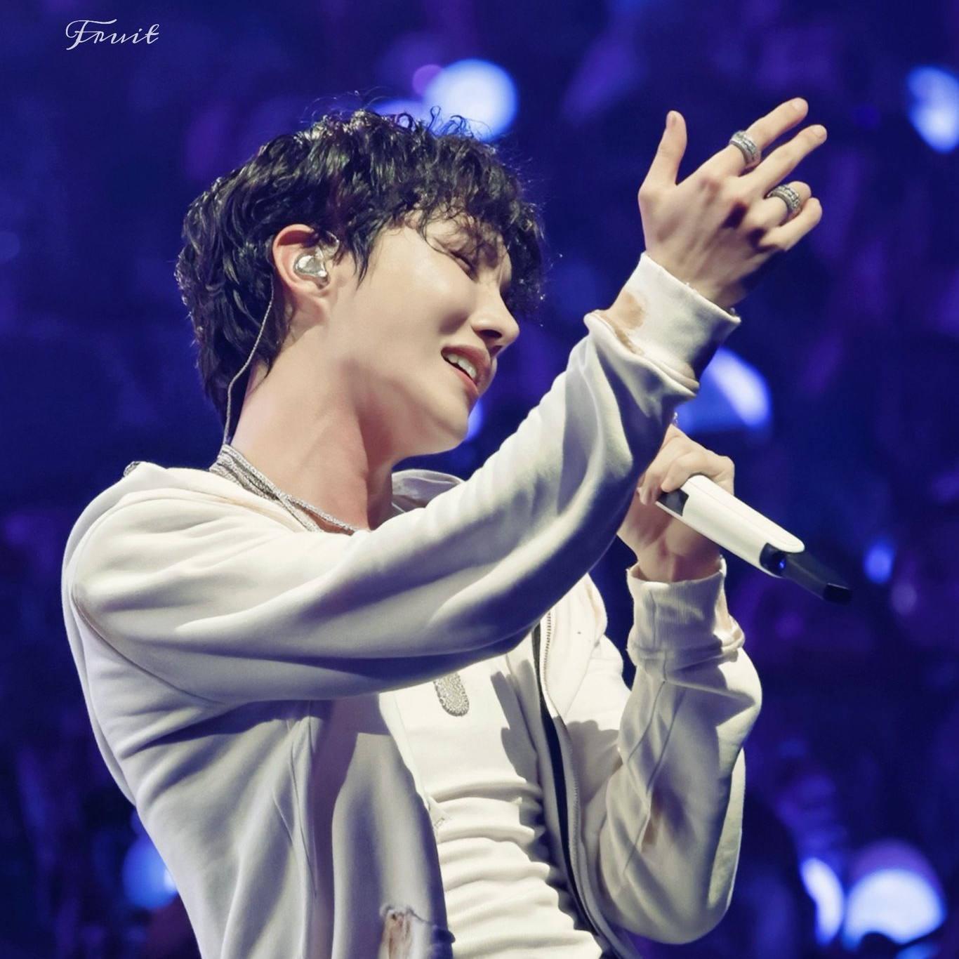 Foto aktivitas terbaru j-hope (BTS)