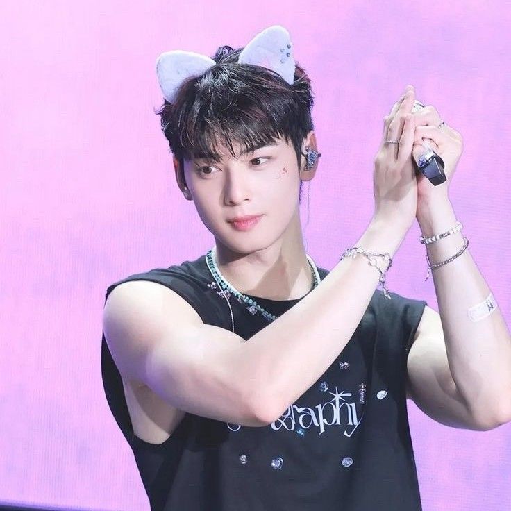 A moment captured by Eunwoo (ASTRO)'s fan