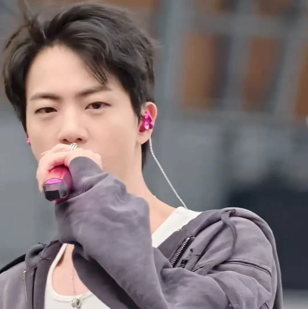진 (방탄소년단) 최근 활동샷