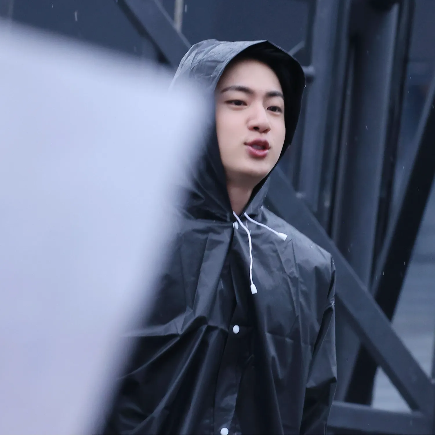 진 (방탄소년단)의 비하인드 컷