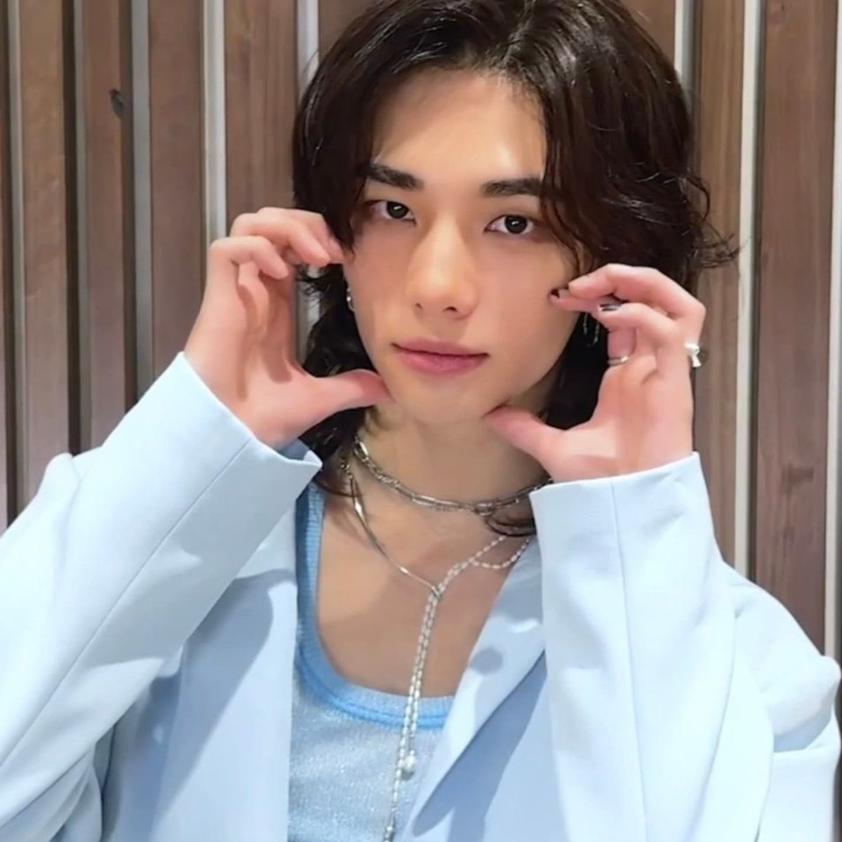 Foto aktivitas terbaru Hyunjin (Stray Kids)