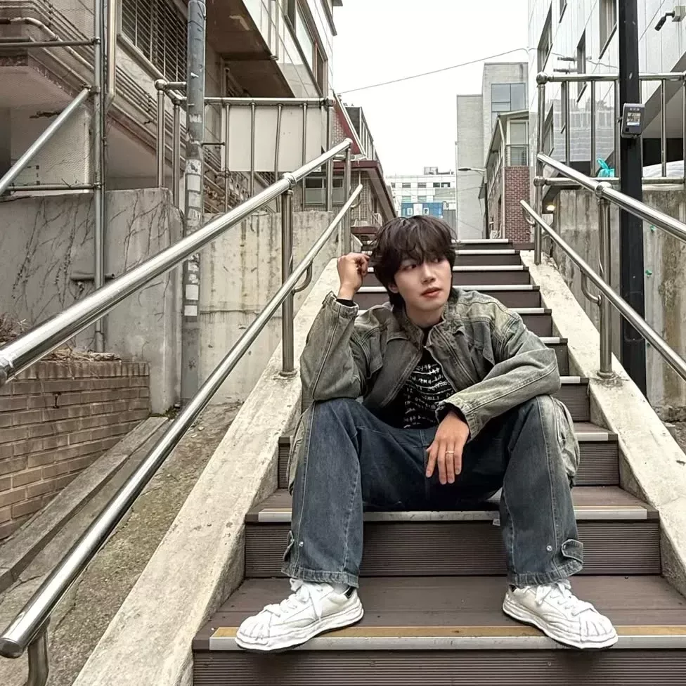 Behind-the-scenes cut of Lim Youngmin