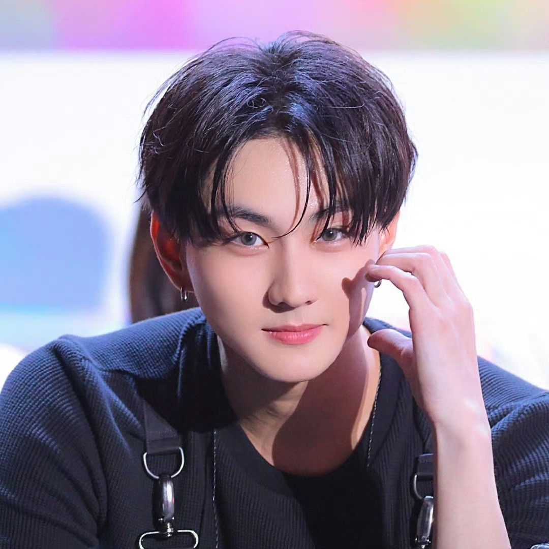 Recent activity shot of Jungwon (ENHYPEN)