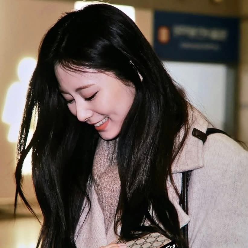 Foto terbaru Tzuyu (TWICE)