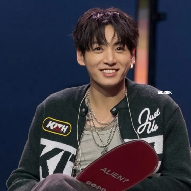 Foto aktivitas terbaru Jungkook (BTS)