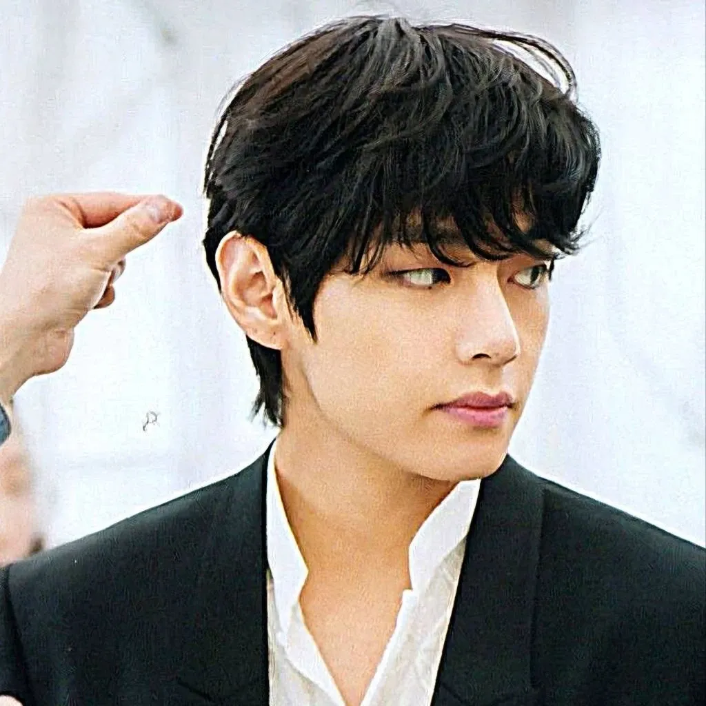 뷔 (방탄소년단)의 비하인드 컷