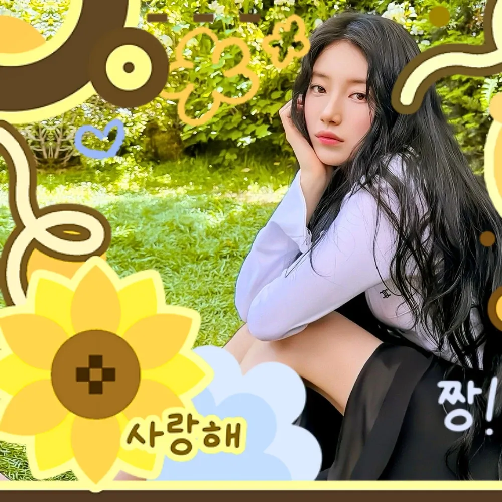 A moment captured by Suzy's fan