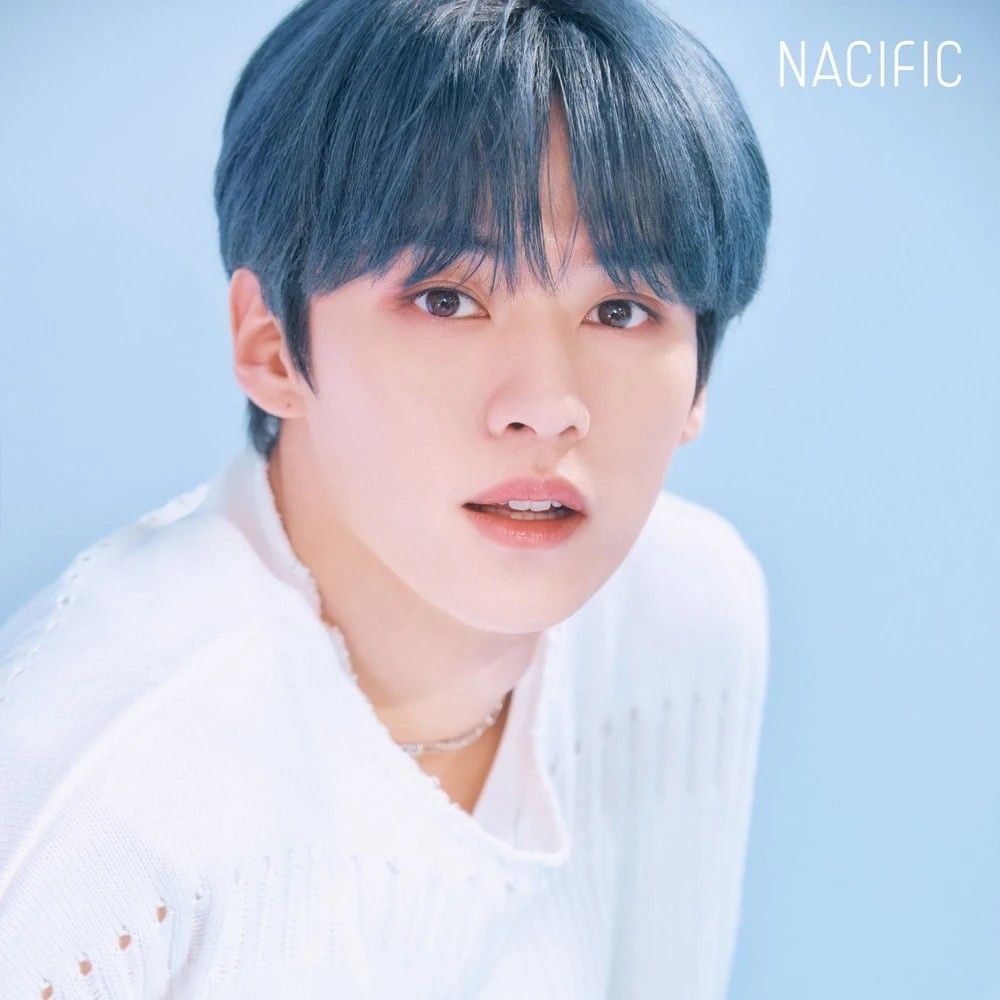 Latest photo of Lee Know (Stray Kids)
