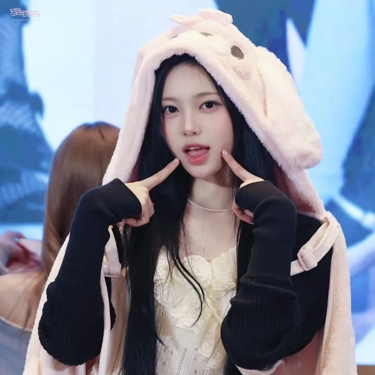 A moment captured by Ian (Hearts2Hearts)'s fan