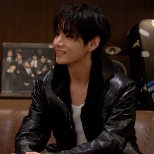 Latest photo of V (BTS)