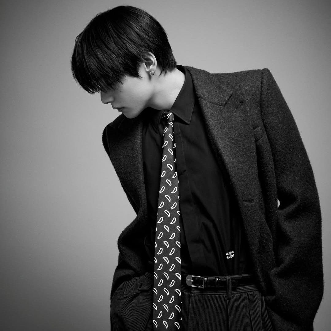 Latest photo of V (BTS)