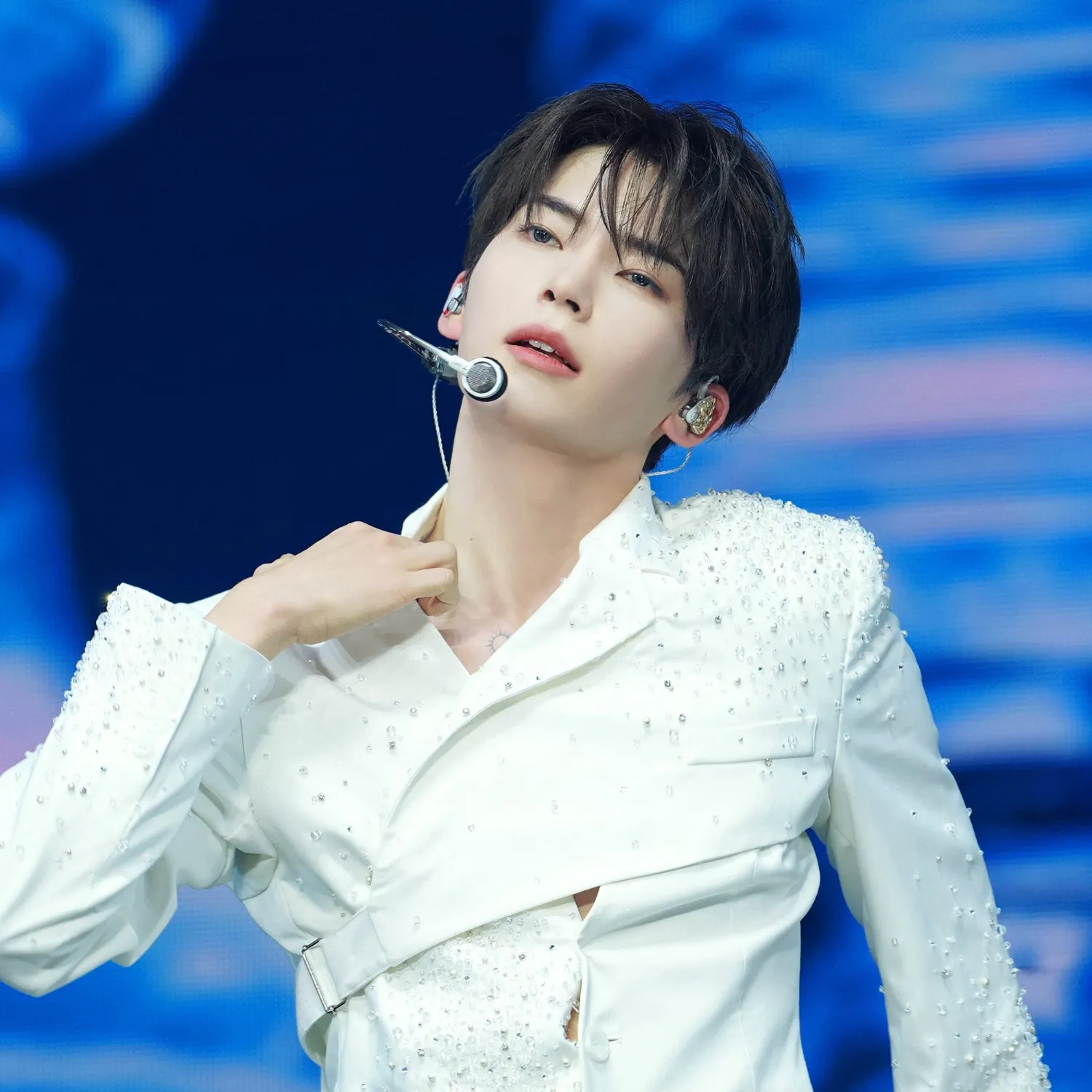 A moment captured by Sung Hanbin (ZEROBASEONE)'s fan