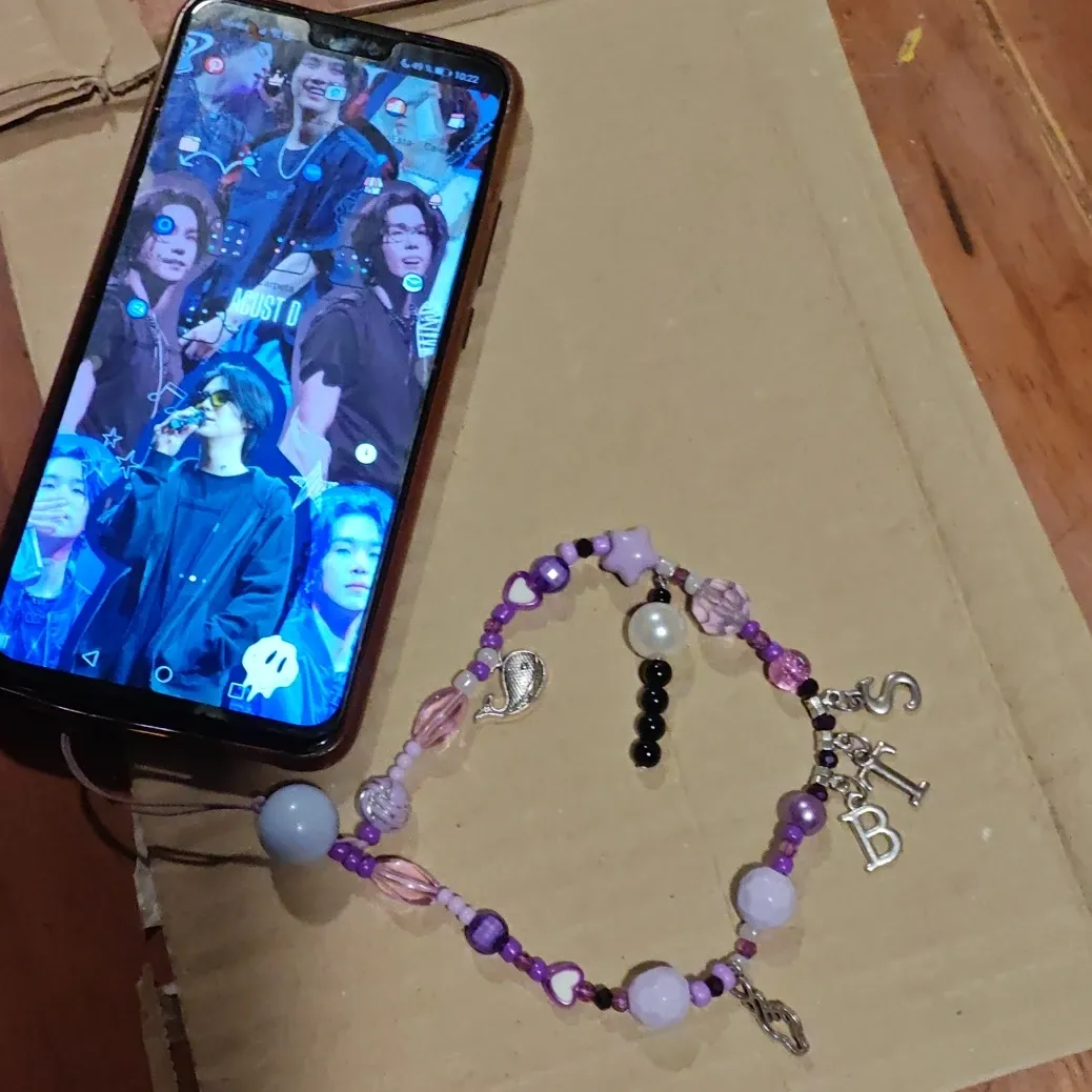 Foto aktivitas terbaru SUGA (BTS)