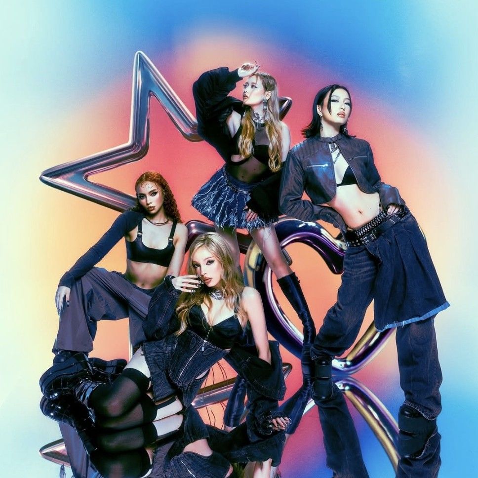 Behind-the-scenes cut of GIRLSET