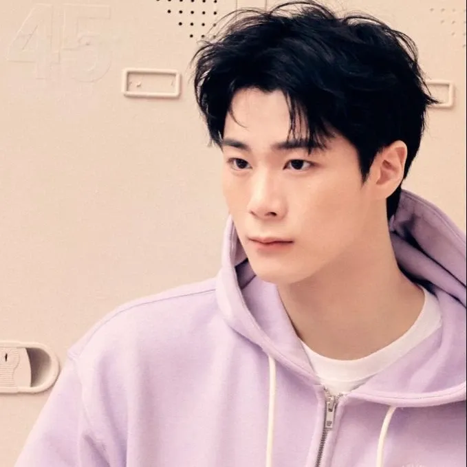 아스트로의 최신 사진