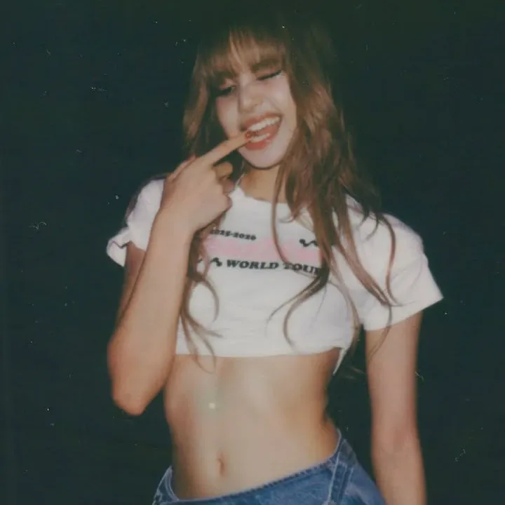 Momen yang diabadikan oleh penggemar Lisa (BLACKPINK)