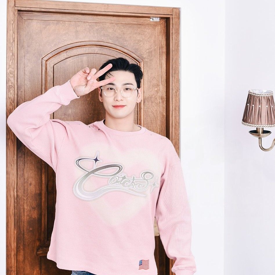 A moment captured by Baekho's fan